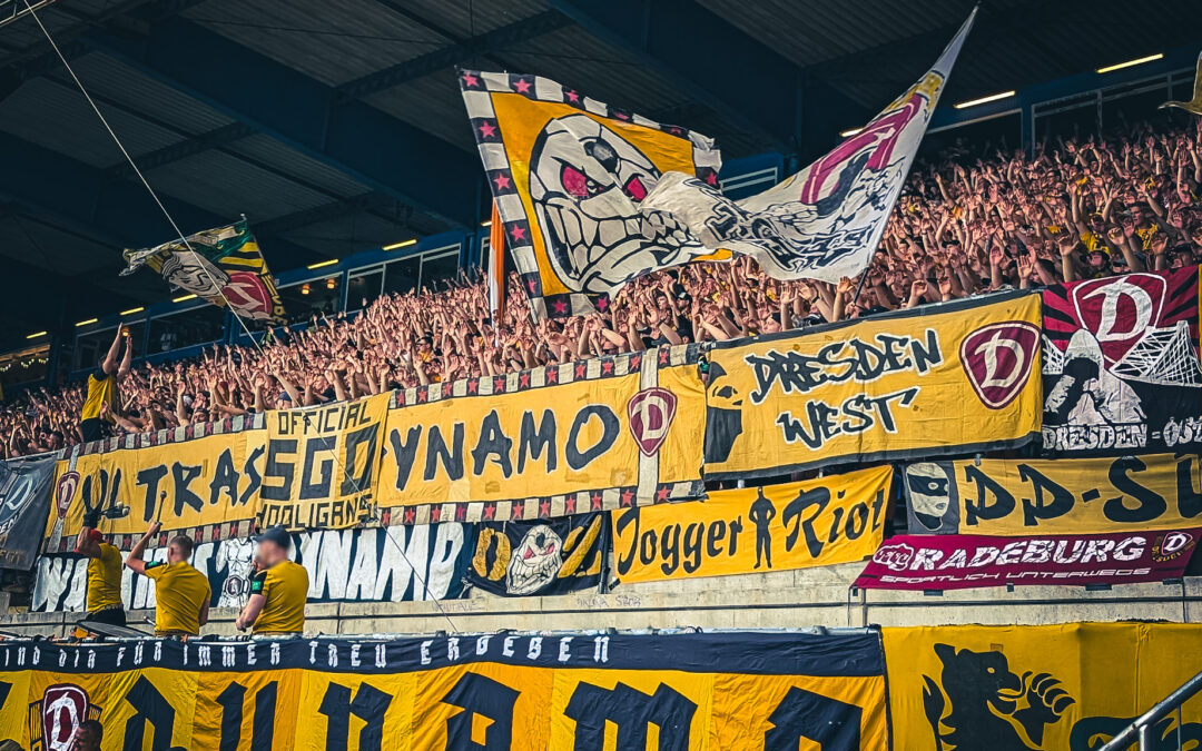 Fanmarsch, ein Dixi-Klo für 2.000 Fans und fast ein Aufstieg – die Auswertung des Spiels in Bielefeld